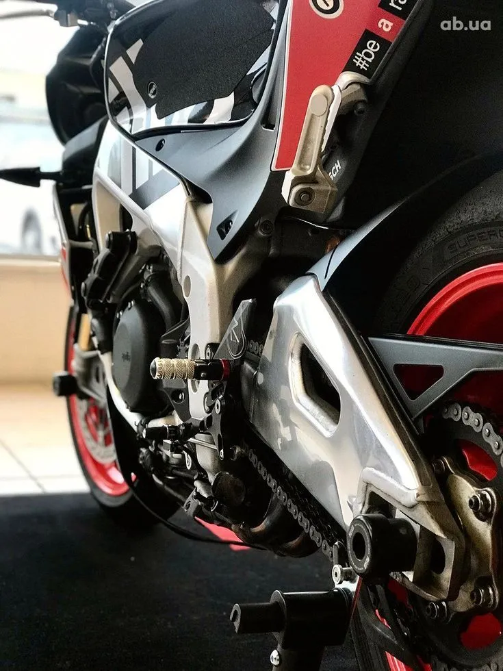 Aprilia Tuono Image 7